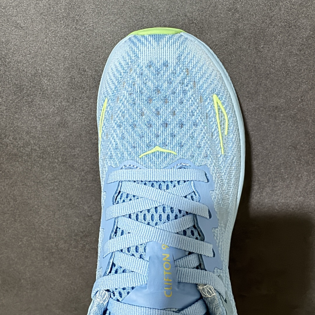 HOKA W CLIFTON PRO 轻量低帮户外越野跑鞋 户外山脉越野轻量运动跑鞋 鞋面用轻的无缝架构 鞋带用了弹性不