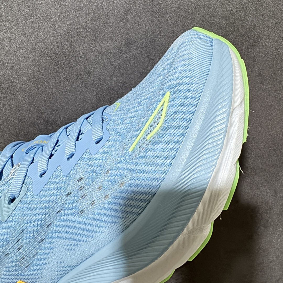HOKA W CLIFTON PRO 轻量低帮户外越野跑鞋 户外山脉越野轻量运动跑鞋 鞋面用轻的无缝架构 鞋带用了弹性不