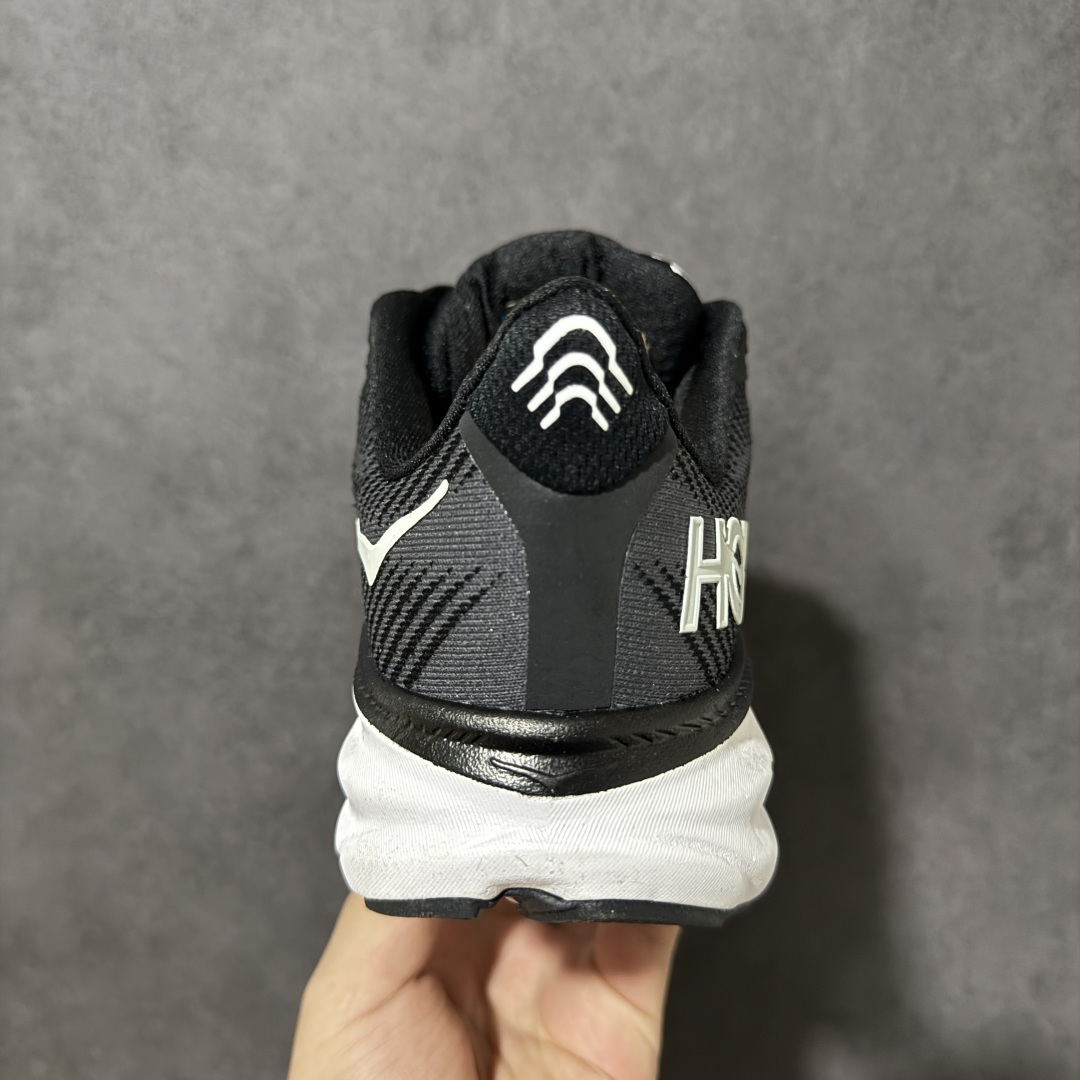 HOKA W CLIFTON PRO 轻量低帮户外越野跑鞋 户外山脉越野轻量运动跑鞋 鞋面用轻的无缝架构 鞋带用了弹性不