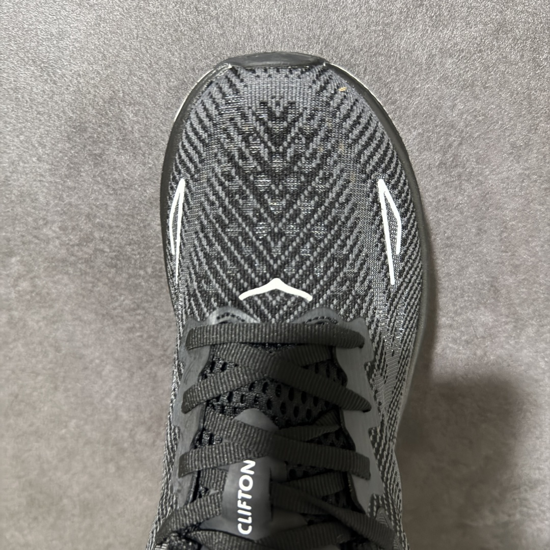 HOKA W CLIFTON PRO 轻量低帮户外越野跑鞋 户外山脉越野轻量运动跑鞋 鞋面用轻的无缝架构 鞋带用了弹性不