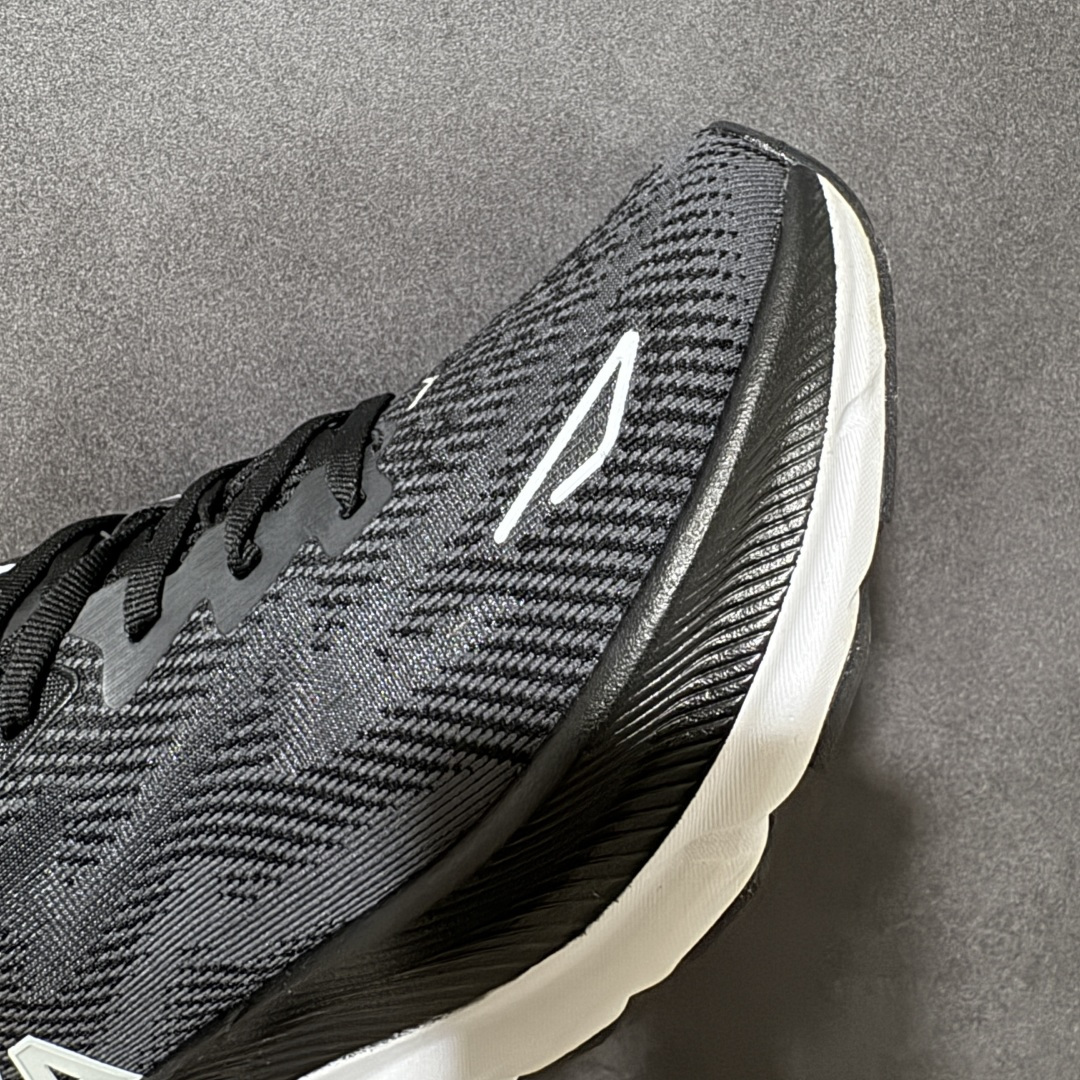 HOKA W CLIFTON PRO 轻量低帮户外越野跑鞋 户外山脉越野轻量运动跑鞋 鞋面用轻的无缝架构 鞋带用了弹性不