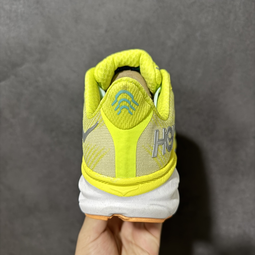 HOKA W CLIFTON PRO 轻量低帮户外越野跑鞋 户外山脉越野轻量运动跑鞋 鞋面用轻的无缝架构 鞋带用了弹性不