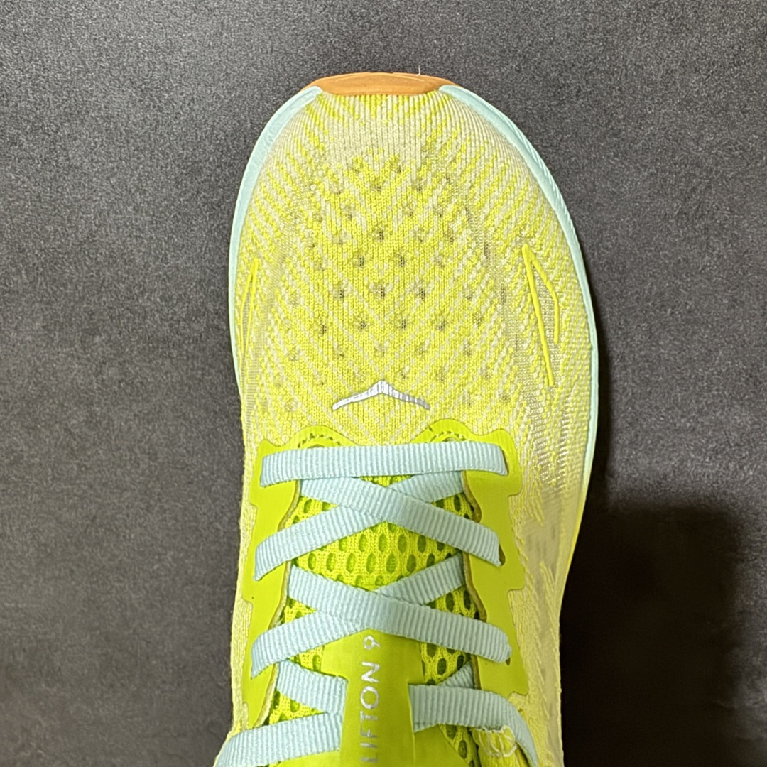 HOKA W CLIFTON PRO 轻量低帮户外越野跑鞋 户外山脉越野轻量运动跑鞋 鞋面用轻的无缝架构 鞋带用了弹性不