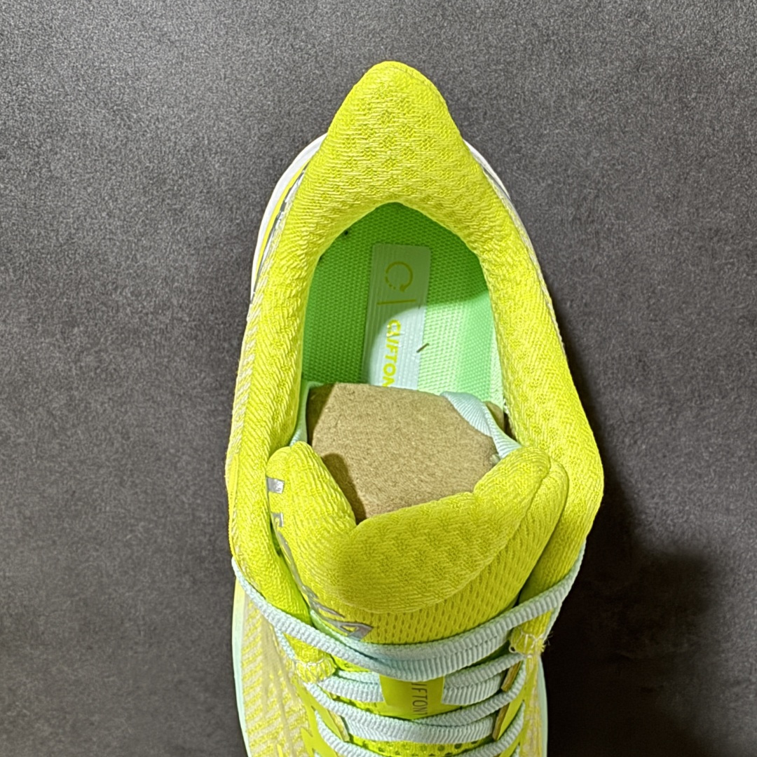 HOKA W CLIFTON PRO 轻量低帮户外越野跑鞋 户外山脉越野轻量运动跑鞋 鞋面用轻的无缝架构 鞋带用了弹性不