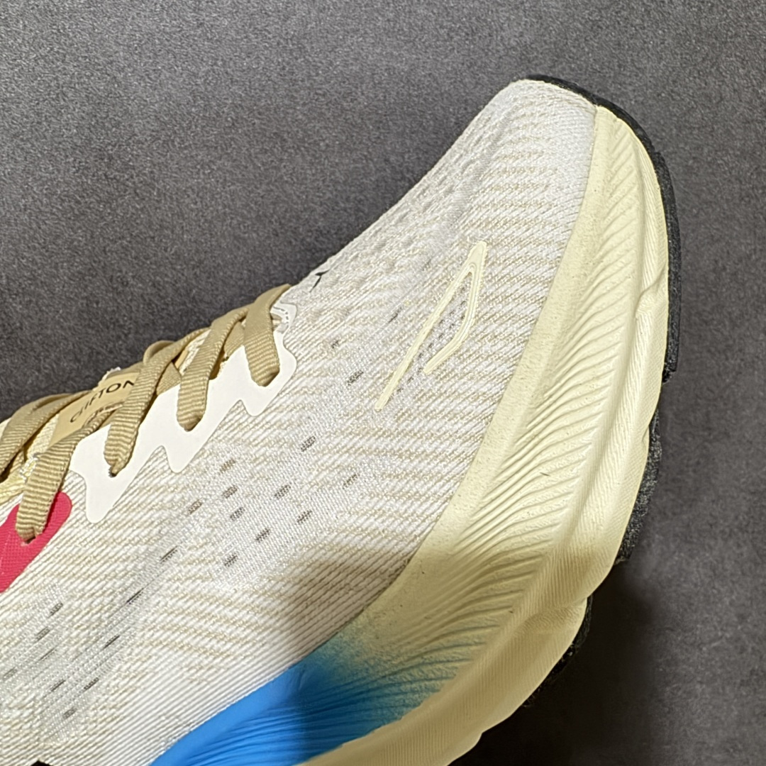 HOKA W CLIFTON PRO 轻量低帮户外越野跑鞋 户外山脉越野轻量运动跑鞋 鞋面用轻的无缝架构 鞋带用了弹性不
