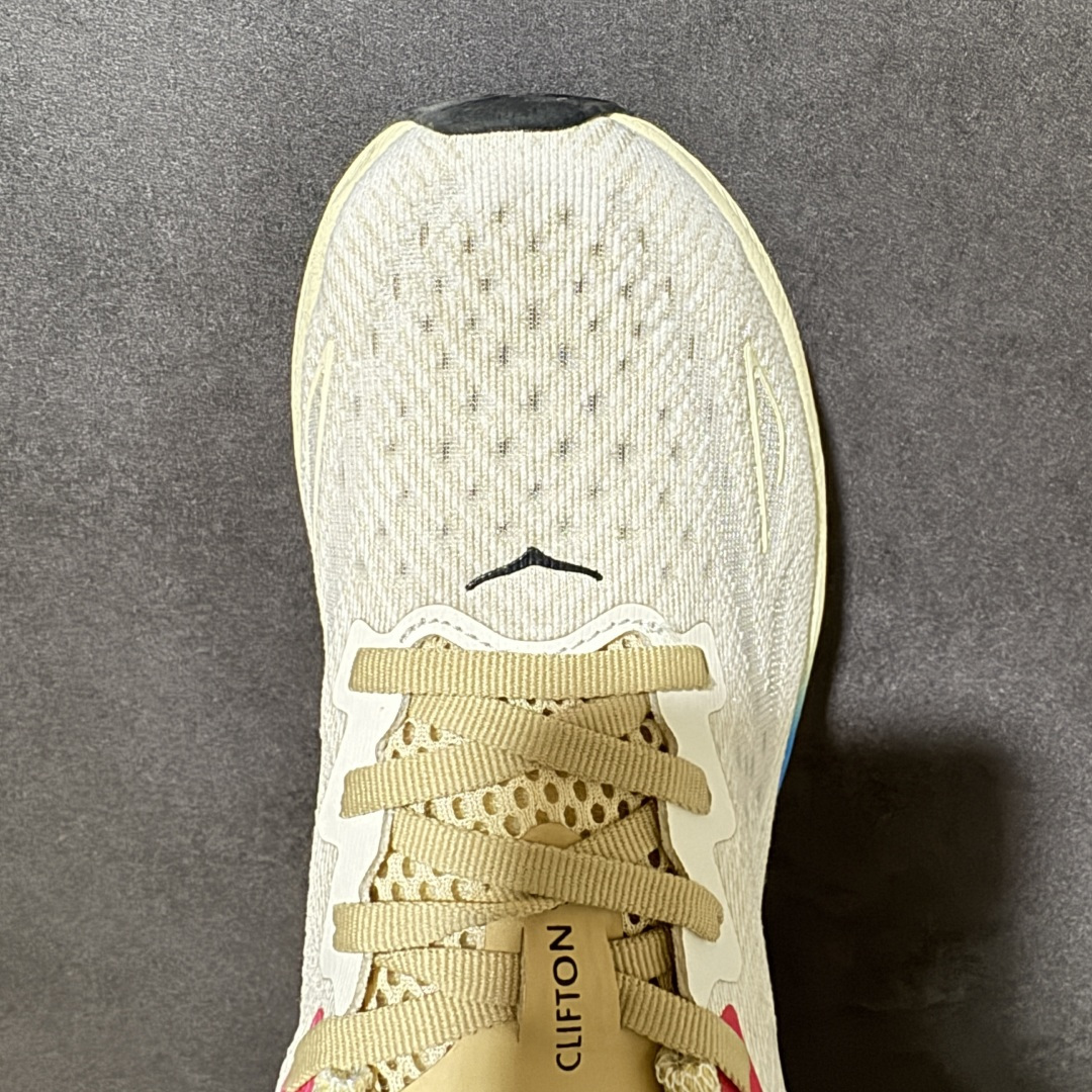HOKA W CLIFTON PRO 轻量低帮户外越野跑鞋 户外山脉越野轻量运动跑鞋 鞋面用轻的无缝架构 鞋带用了弹性不