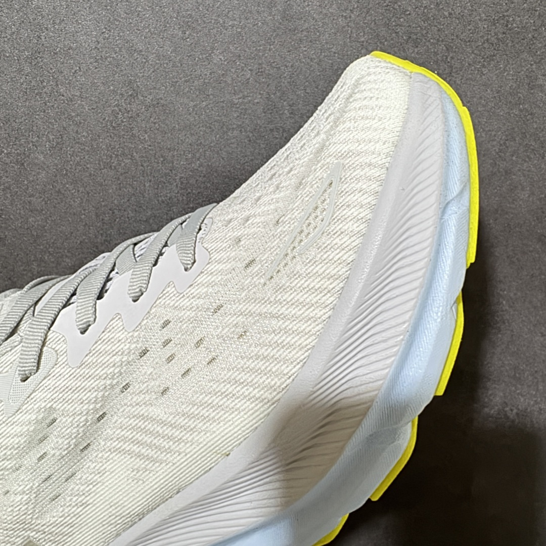 HOKA W CLIFTON PRO 轻量低帮户外越野跑鞋 户外山脉越野轻量运动跑鞋 鞋面用轻的无缝架构 鞋带用了弹性不