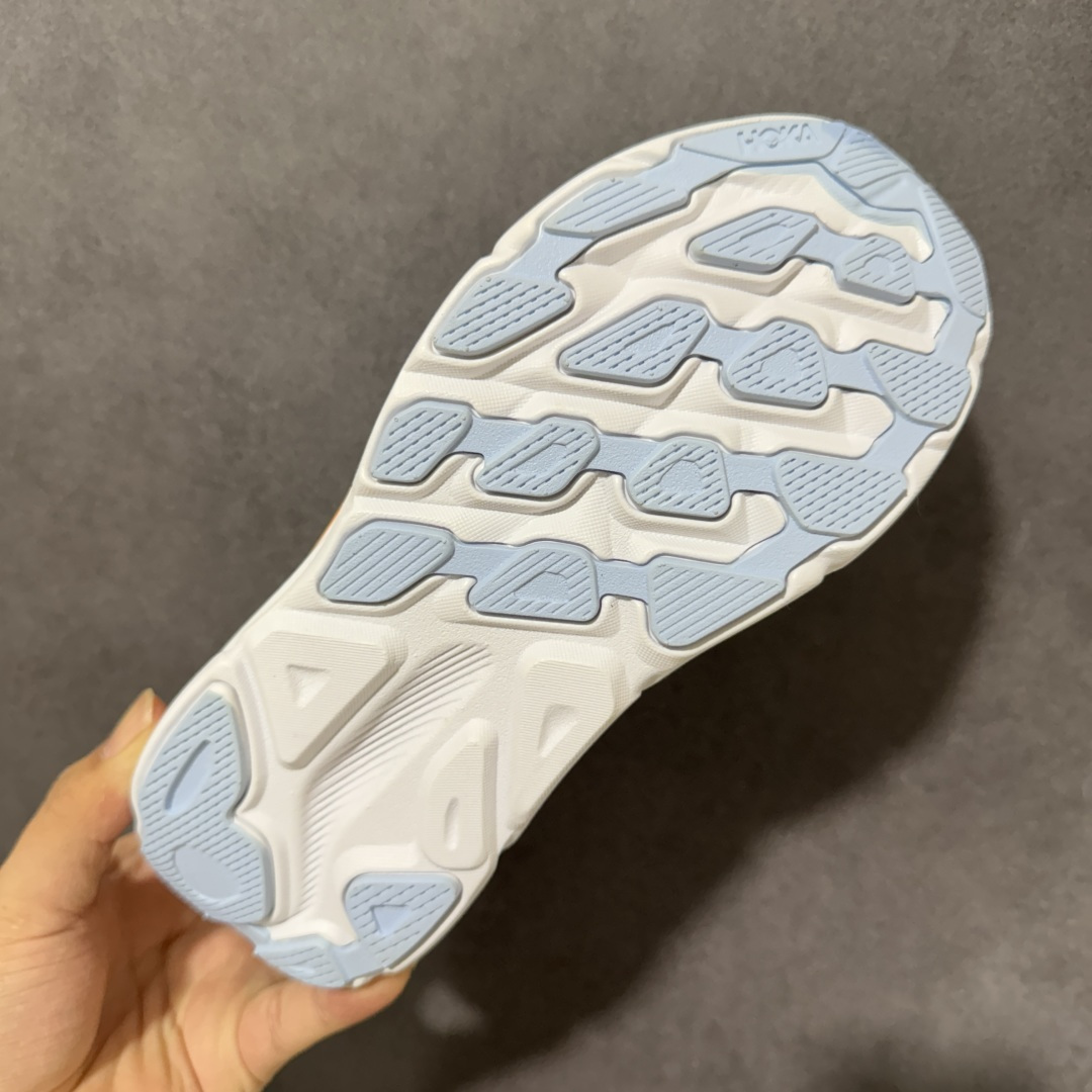 HOKA W CLIFTON PRO 轻量低帮户外越野跑鞋 户外山脉越野轻量运动跑鞋 鞋面用轻的无缝架构 鞋带用了弹性不