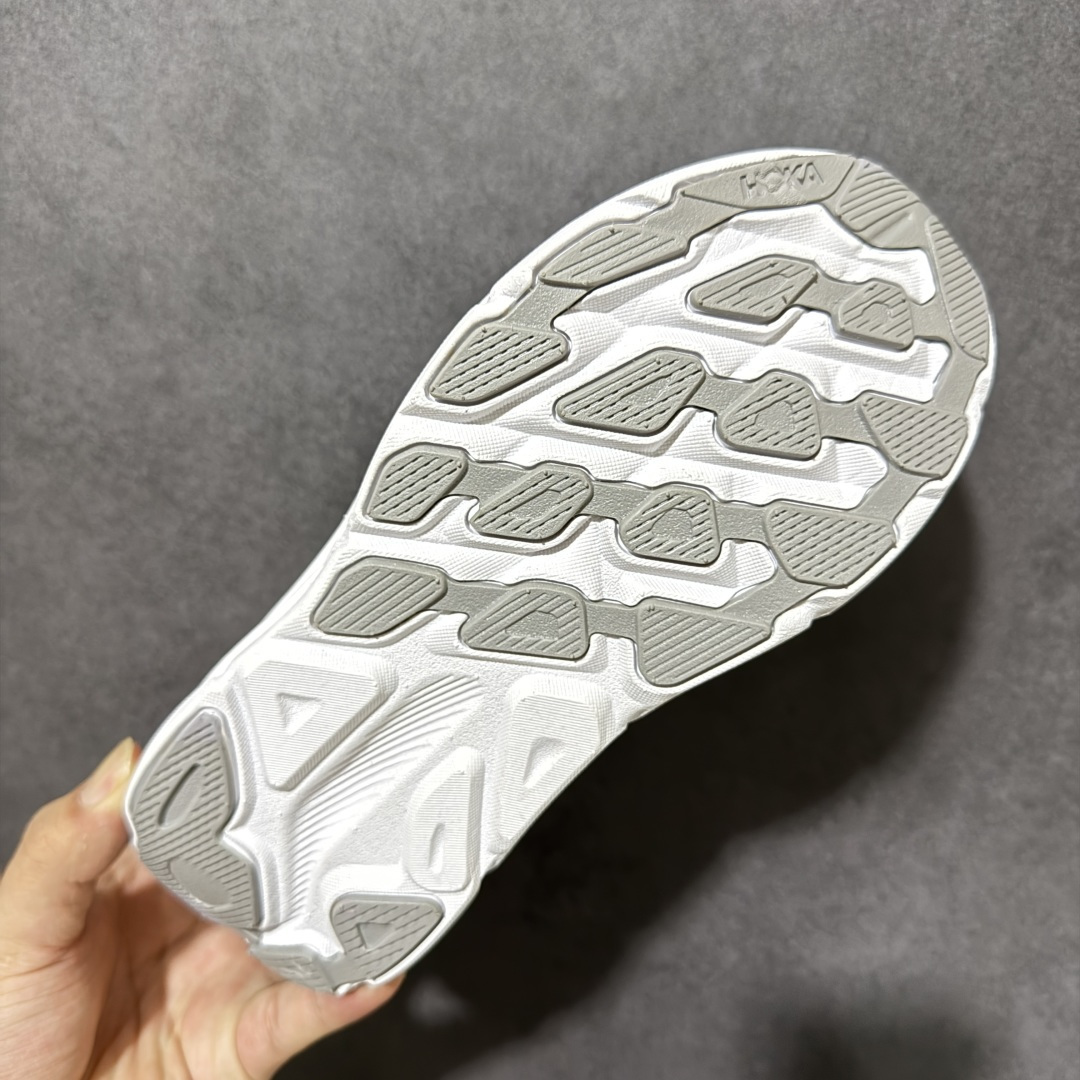 HOKA W CLIFTON PRO 轻量低帮户外越野跑鞋 户外山脉越野轻量运动跑鞋 鞋面用轻的无缝架构 鞋带用了弹性不
