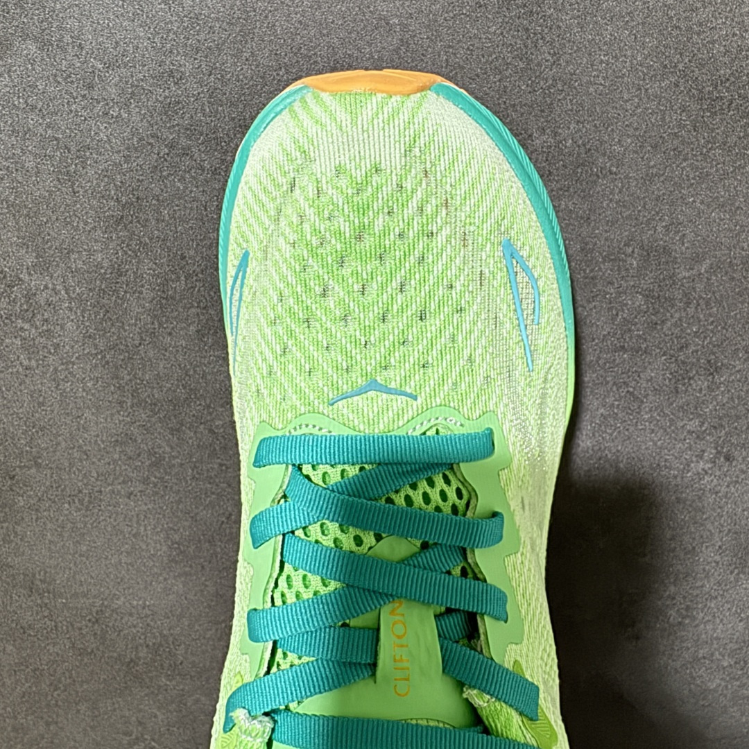 HOKA W CLIFTON PRO 轻量低帮户外越野跑鞋 户外山脉越野轻量运动跑鞋 鞋面用轻的无缝架构 鞋带用了弹性不