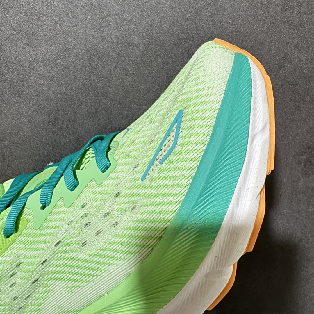 HOKA W CLIFTON PRO 轻量低帮户外越野跑鞋 户外山脉越野轻量运动跑鞋 鞋面用轻的无缝架构 鞋带用了弹性不