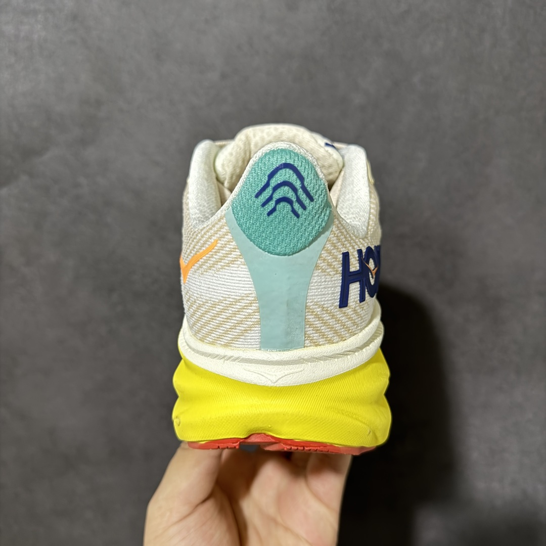 HOKA W CLIFTON PRO 轻量低帮户外越野跑鞋 户外山脉越野轻量运动跑鞋 鞋面用轻的无缝架构 鞋带用了弹性不