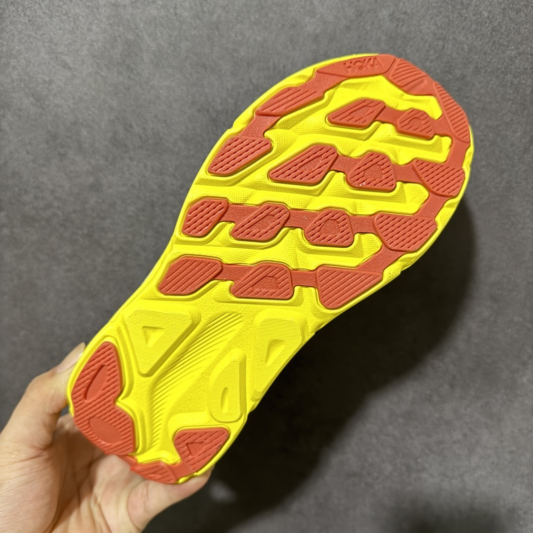 HOKA W CLIFTON PRO 轻量低帮户外越野跑鞋 户外山脉越野轻量运动跑鞋 鞋面用轻的无缝架构 鞋带用了弹性不