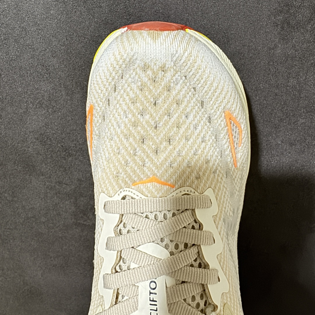 HOKA W CLIFTON PRO 轻量低帮户外越野跑鞋 户外山脉越野轻量运动跑鞋 鞋面用轻的无缝架构 鞋带用了弹性不