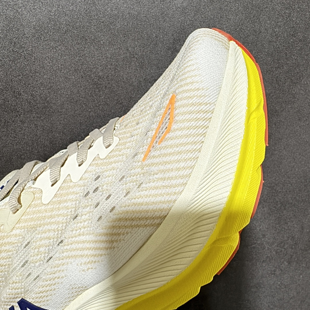 HOKA W CLIFTON PRO 轻量低帮户外越野跑鞋 户外山脉越野轻量运动跑鞋 鞋面用轻的无缝架构 鞋带用了弹性不