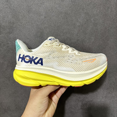 HOKA W CLIFTON PRO 轻量低帮户外越野跑鞋 户外山脉越野轻量运动跑鞋 鞋面用轻的无缝架构 鞋带用了弹性不 HOKA W CLIFTON PRO 轻量低帮户外越野跑鞋 户外山脉越野轻量运动跑鞋 鞋面用轻的无缝架构 鞋带用了弹性不