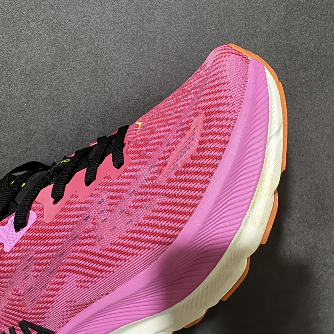HOKA W CLIFTON PRO 轻量低帮户外越野跑鞋 户外山脉越野轻量运动跑鞋 鞋面用轻的无缝架构 鞋带用了弹性不