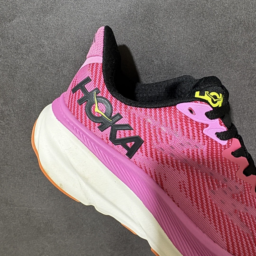 HOKA W CLIFTON PRO 轻量低帮户外越野跑鞋 户外山脉越野轻量运动跑鞋 鞋面用轻的无缝架构 鞋带用了弹性不
