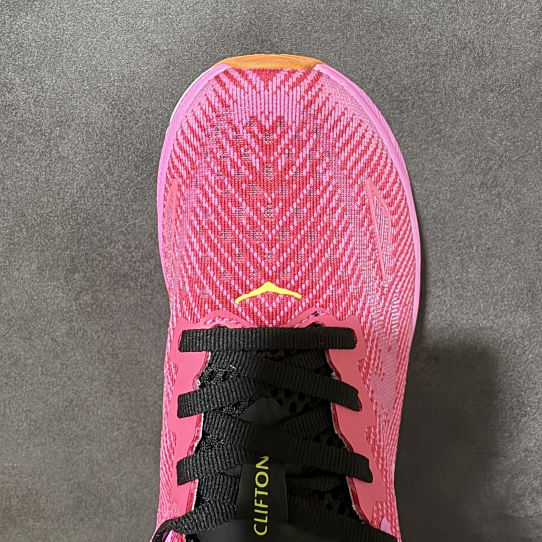 HOKA W CLIFTON PRO 轻量低帮户外越野跑鞋 户外山脉越野轻量运动跑鞋 鞋面用轻的无缝架构 鞋带用了弹性不