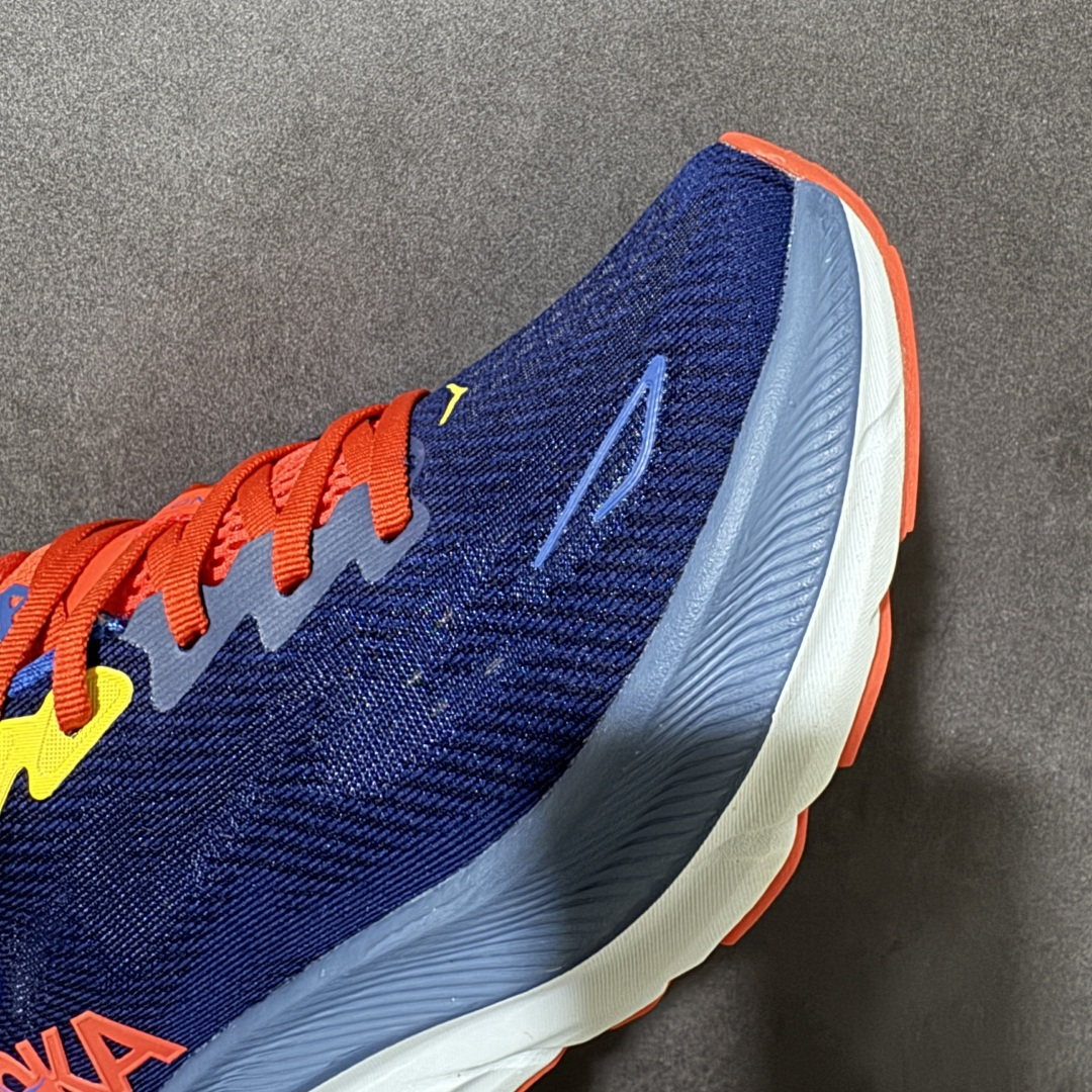 HOKA W CLIFTON PRO 9 轻量低帮户外越野跑鞋 户外山脉越野轻量运动跑鞋 鞋面用轻的无缝架构 鞋带用了弹