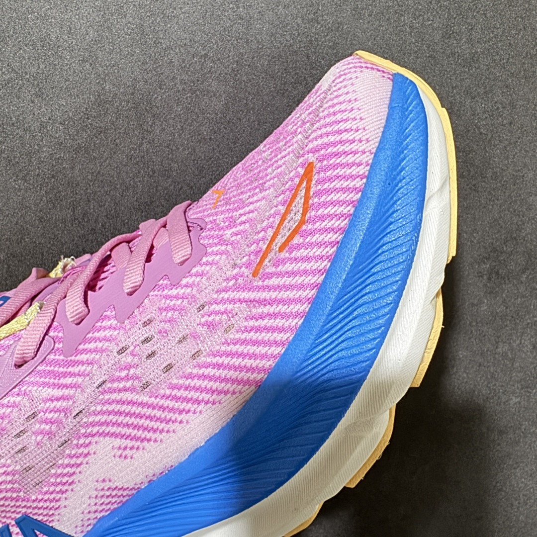 HOKA W CLIFTON PRO 9 轻量低帮户外越野跑鞋 户外山脉越野轻量运动跑鞋 鞋面用轻的无缝架构 鞋带用了弹