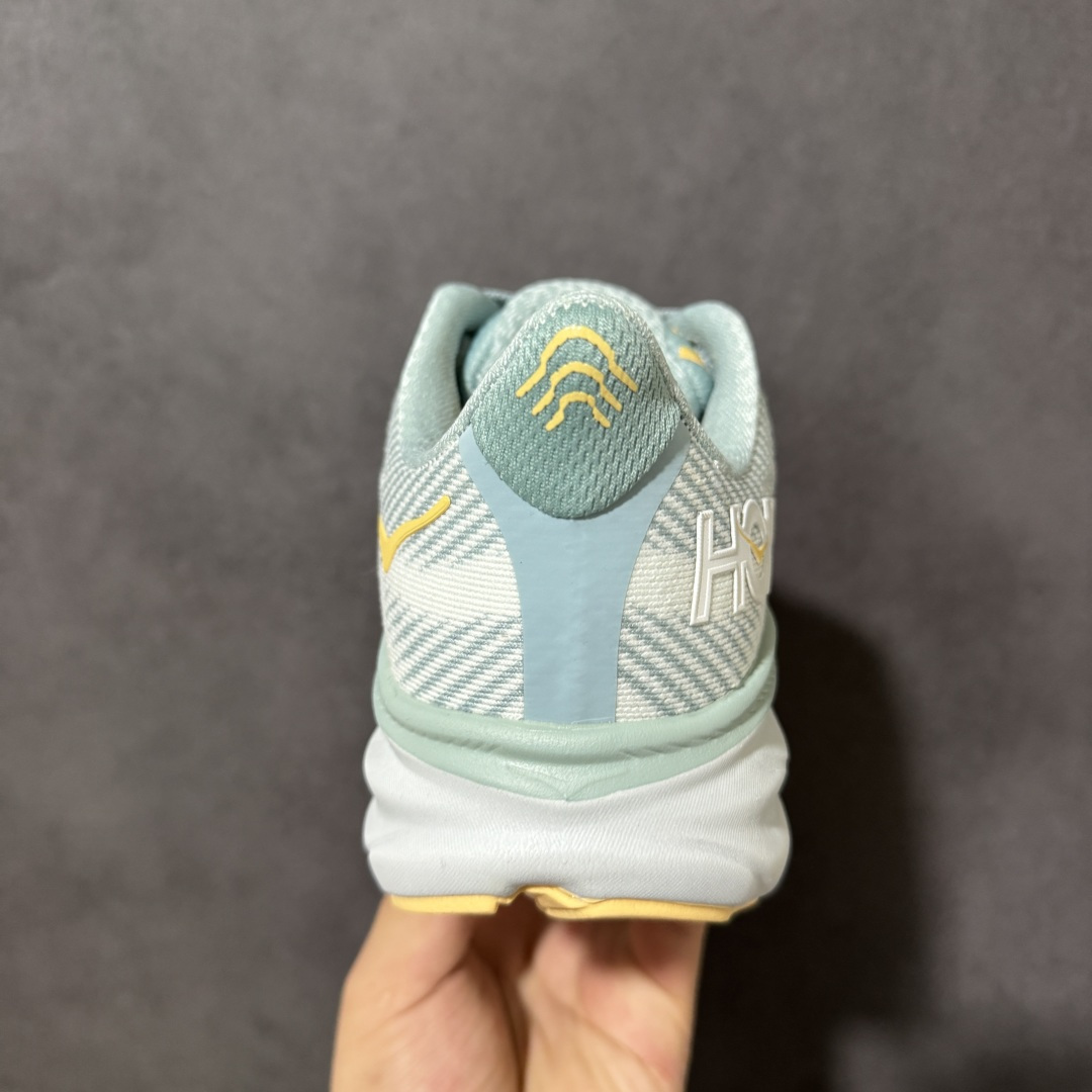 HOKA W CLIFTON PRO 9 轻量低帮户外越野跑鞋 户外山脉越野轻量运动跑鞋 鞋面用轻的无缝架构 鞋带用了弹