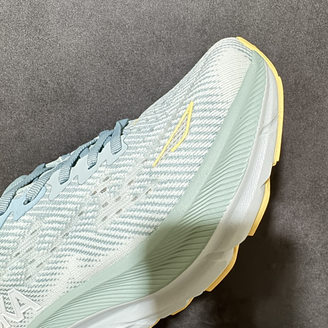 HOKA W CLIFTON PRO 9 轻量低帮户外越野跑鞋 户外山脉越野轻量运动跑鞋 鞋面用轻的无缝架构 鞋带用了弹