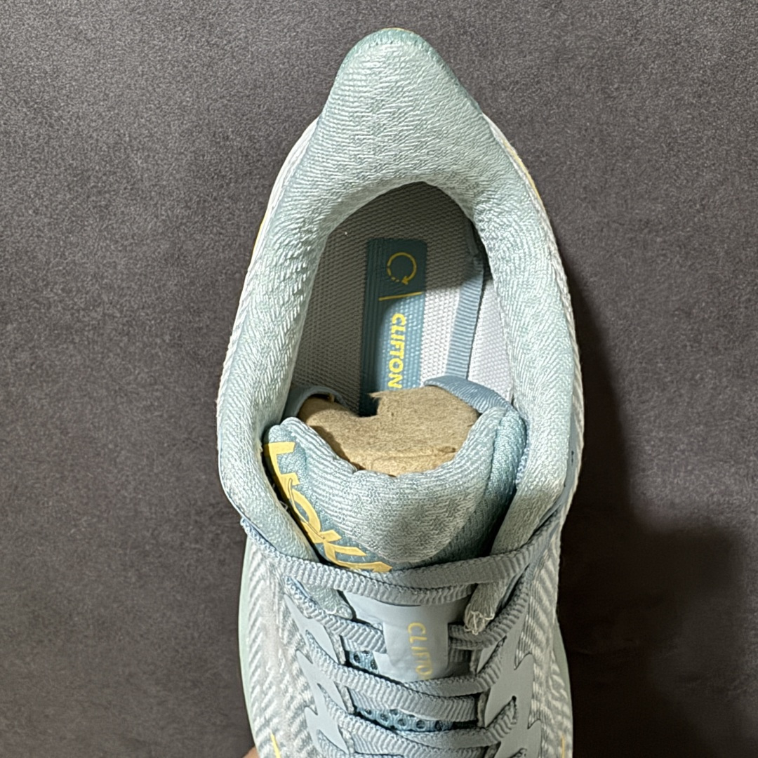 HOKA W CLIFTON PRO 9 轻量低帮户外越野跑鞋 户外山脉越野轻量运动跑鞋 鞋面用轻的无缝架构 鞋带用了弹