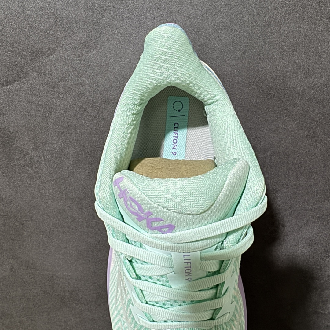 HOKA W CLIFTON PRO 9 轻量低帮户外越野跑鞋 户外山脉越野轻量运动跑鞋 鞋面用轻的无缝架构 鞋带用了弹