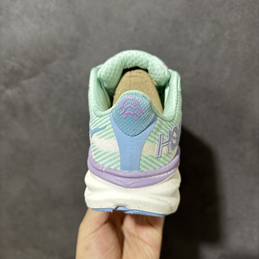 HOKA W CLIFTON PRO 9 轻量低帮户外越野跑鞋 户外山脉越野轻量运动跑鞋 鞋面用轻的无缝架构 鞋带用了弹