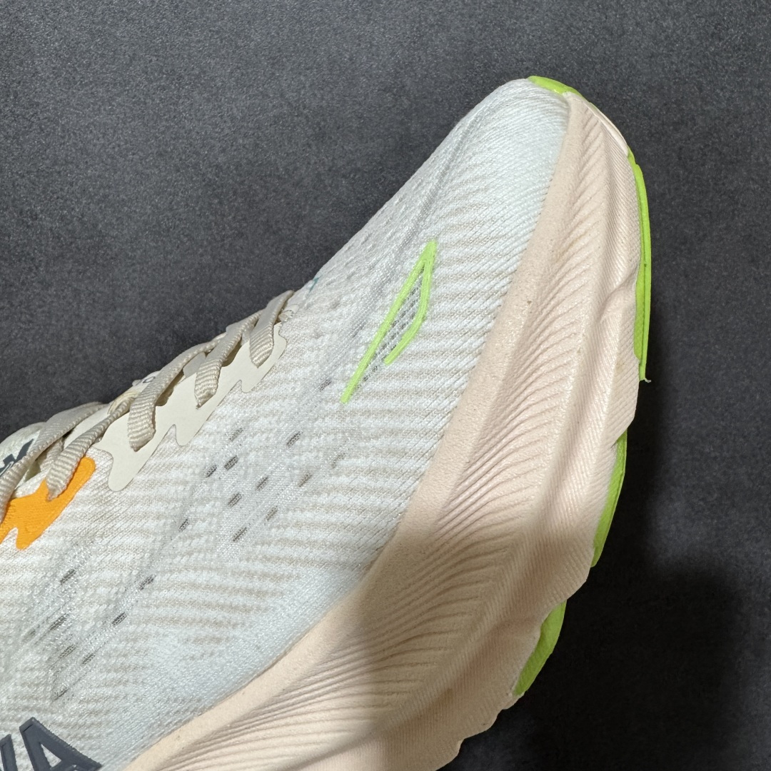 HOKA W CLIFTON PRO 9 轻量低帮户外越野跑鞋 户外山脉越野轻量运动跑鞋 鞋面用轻的无缝架构 鞋带用了弹