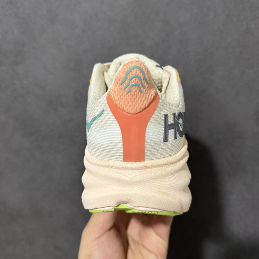 HOKA W CLIFTON PRO 9 轻量低帮户外越野跑鞋 户外山脉越野轻量运动跑鞋 鞋面用轻的无缝架构 鞋带用了弹