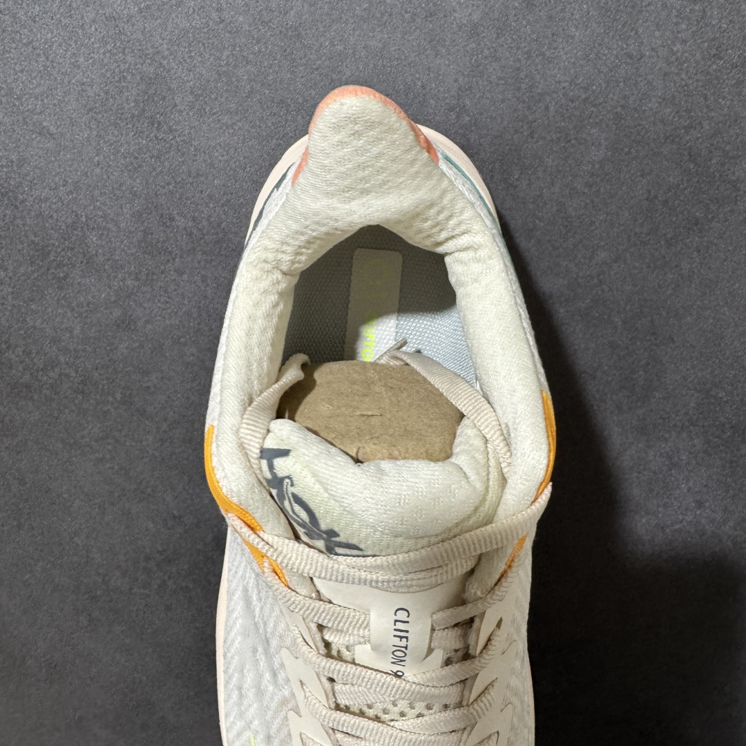 HOKA W CLIFTON PRO 9 轻量低帮户外越野跑鞋 户外山脉越野轻量运动跑鞋 鞋面用轻的无缝架构 鞋带用了弹