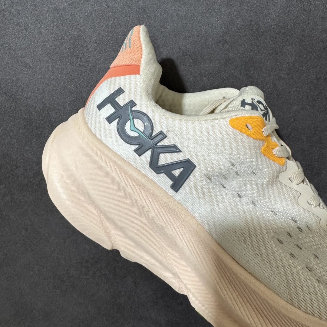 HOKA W CLIFTON PRO 9 轻量低帮户外越野跑鞋 户外山脉越野轻量运动跑鞋 鞋面用轻的无缝架构 鞋带用了弹