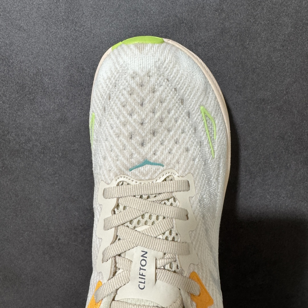 HOKA W CLIFTON PRO 9 轻量低帮户外越野跑鞋 户外山脉越野轻量运动跑鞋 鞋面用轻的无缝架构 鞋带用了弹
