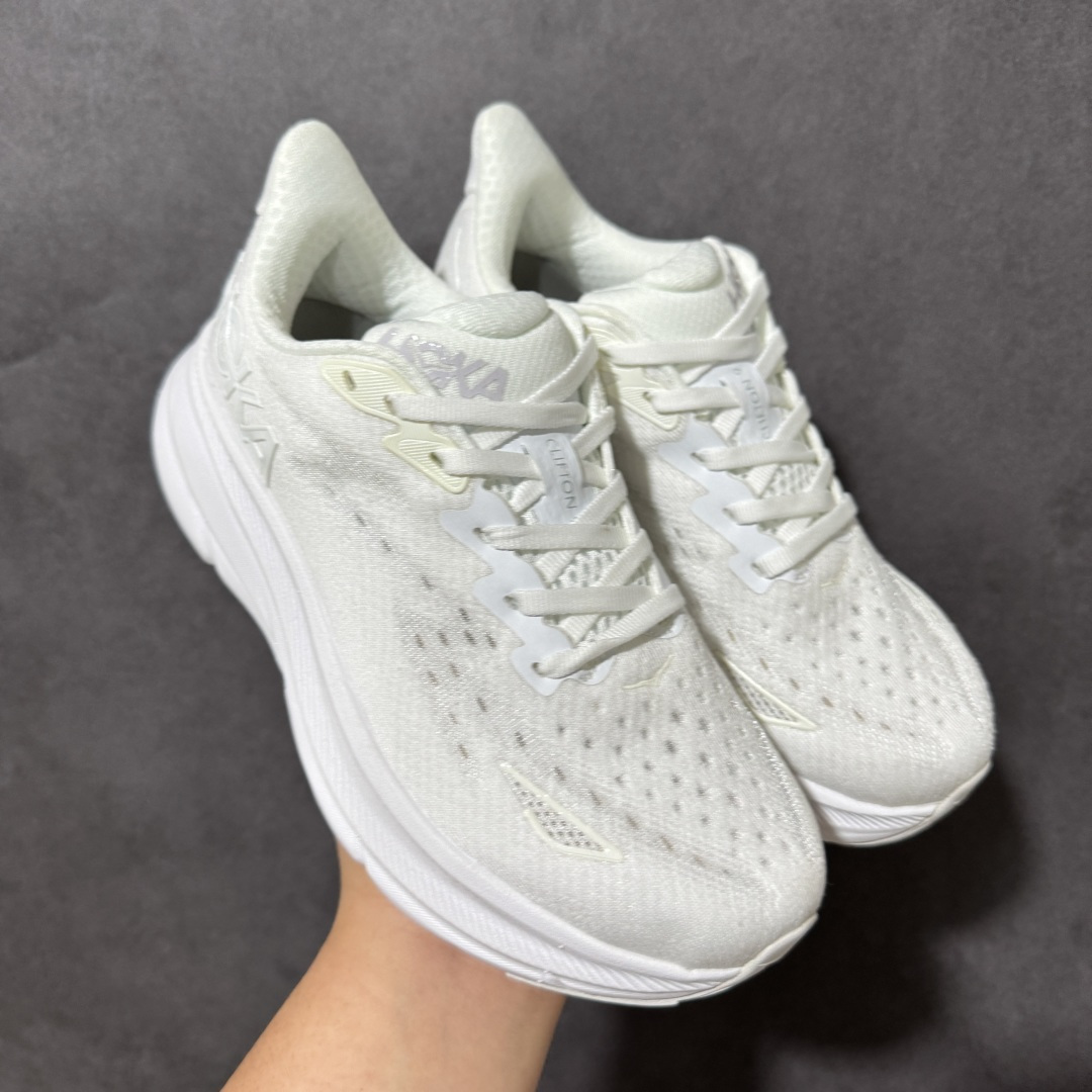 HOKA W CLIFTON PRO 9 合集 轻量低帮户外越野跑鞋 户外山脉越野轻量运动跑鞋 鞋面用轻的无缝架构 鞋带