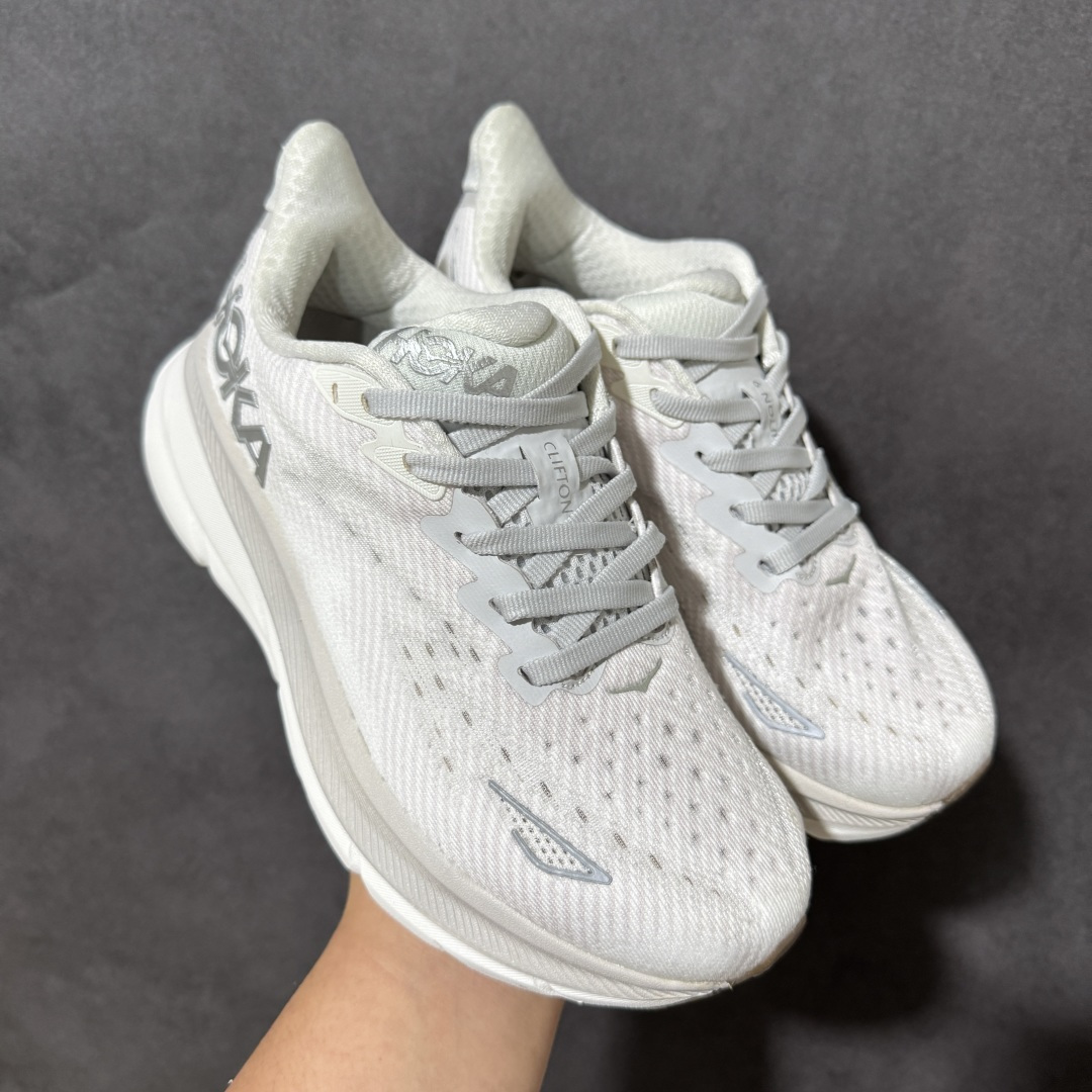HOKA W CLIFTON PRO 9 合集 轻量低帮户外越野跑鞋 户外山脉越野轻量运动跑鞋 鞋面用轻的无缝架构 鞋带