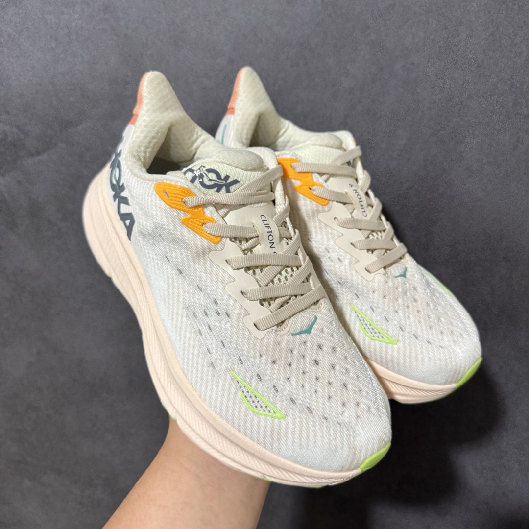 HOKA W CLIFTON PRO 9 合集 轻量低帮户外越野跑鞋 户外山脉越野轻量运动跑鞋 鞋面用轻的无缝架构 鞋带