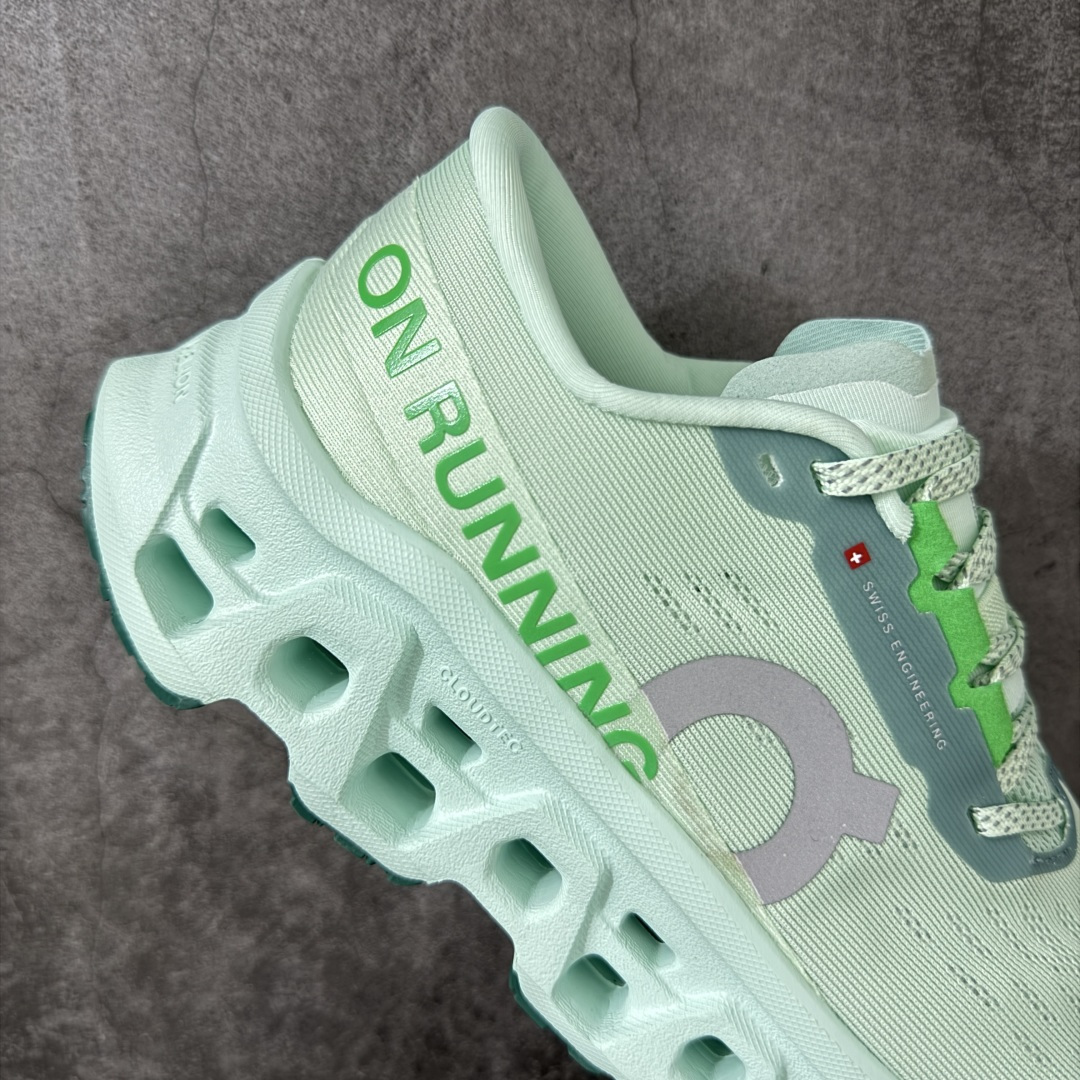 On昂跑 Cloudmonster 3 Hyper 时尚潮流 舒适透气 防震回弹训练跑鞋 该款鞋采用轻盈双层网眼编织鞋面