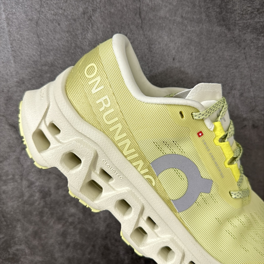 On昂跑 Cloudmonster 3 Hyper 时尚潮流 舒适透气 防震回弹训练跑鞋 该款鞋采用轻盈双层网眼编织鞋面