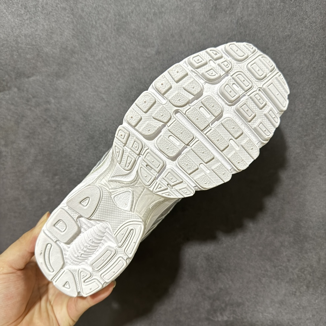 Nike Air Max Moto 2K 耐克 百搭舒适耐磨 低帮跑步鞋 货号:HQ2056 011 尺码:36 36.