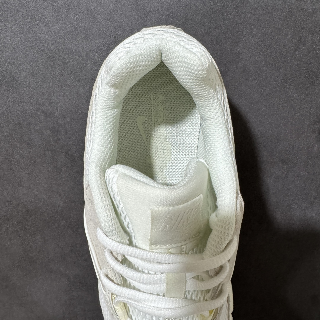 Nike Air Max Moto 2K 耐克 百搭舒适耐磨 低帮跑步鞋 货号:HQ2056-100 尺码:36 36.