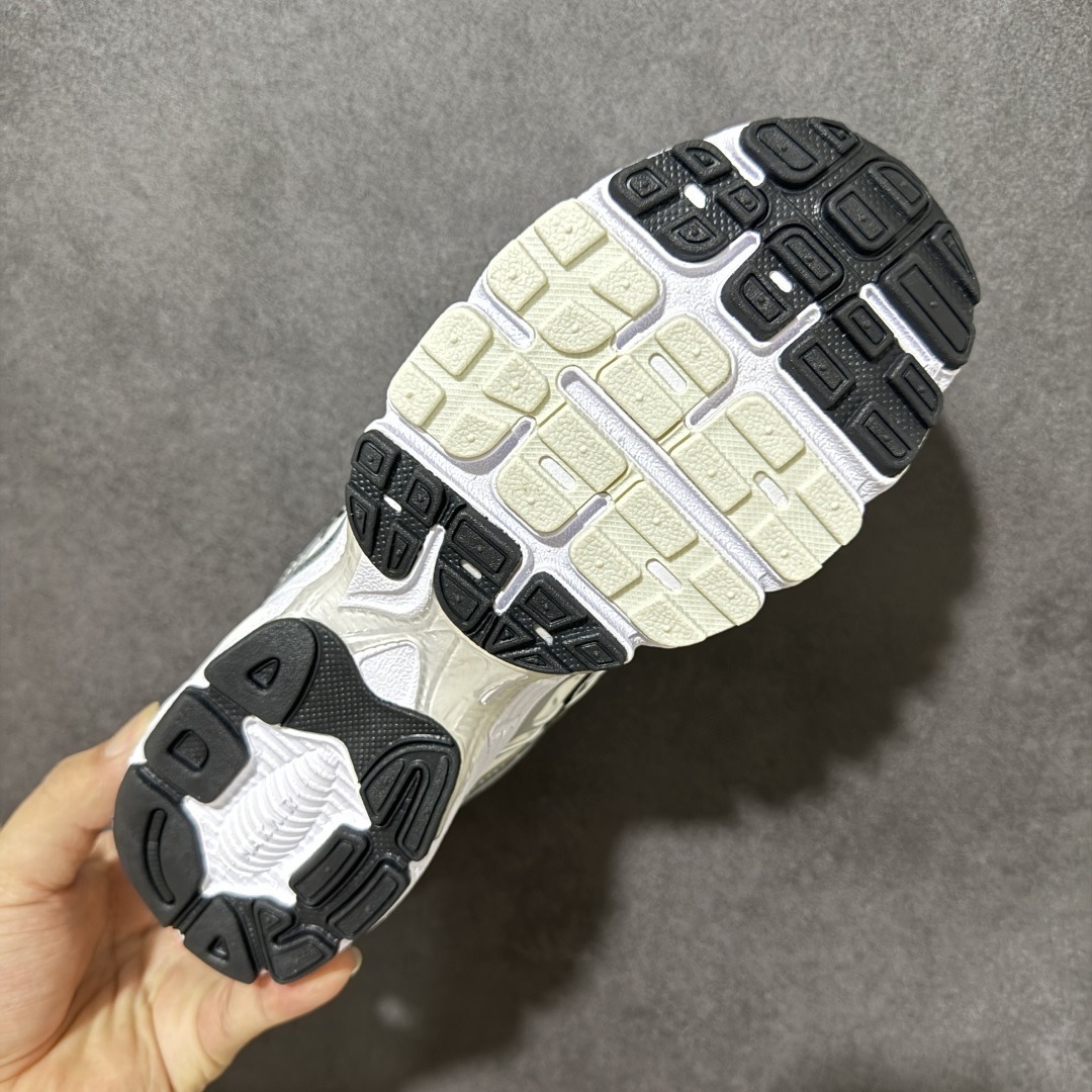 Nike Air Max Moto 2K 耐克 百搭舒适耐磨 低帮跑步鞋 货号:HQ2056 103 尺码:39-46 