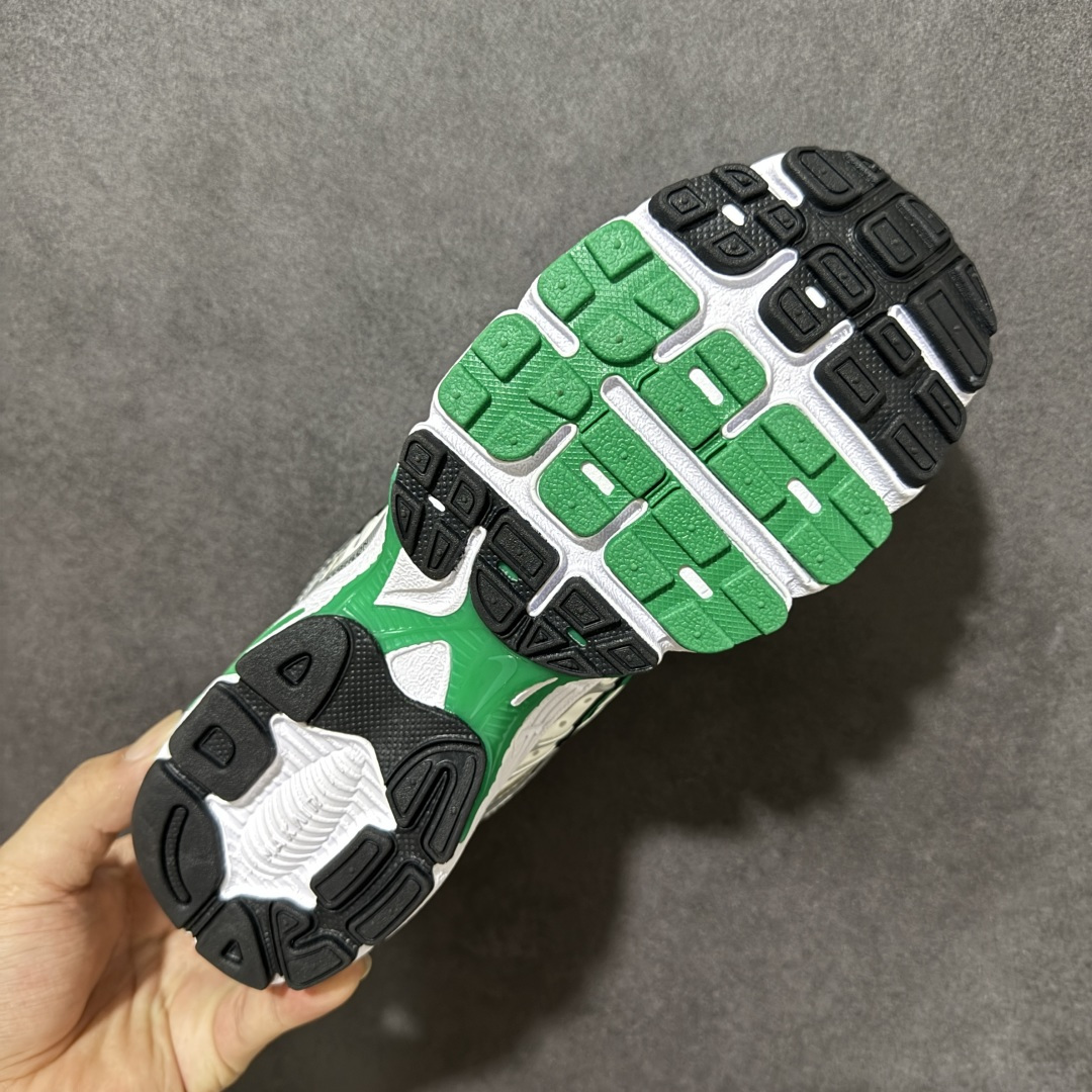 Nike Air Max Moto 2K 耐克 百搭舒适耐磨 低帮跑步鞋 货号:HQ2056 102 尺码:39-46 