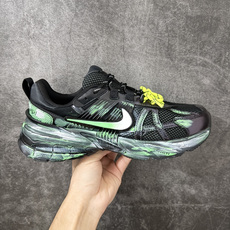 Nike V2K Run 减震防滑复古低帮跑步鞋 #鞋款被命名为 Runtekk 设计上借鉴了 2000 年的跑鞋风格 Nike V2K Run 减震防滑复古低帮跑步鞋 #鞋款被命名为 Runtekk 设计上借鉴了 2000 年的跑鞋风格