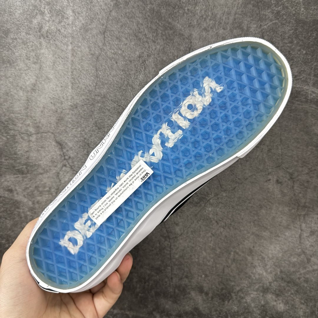 Vans × Liberaiders 联名第四弹‼️ Liberaiders x Vans Classic SliPOn