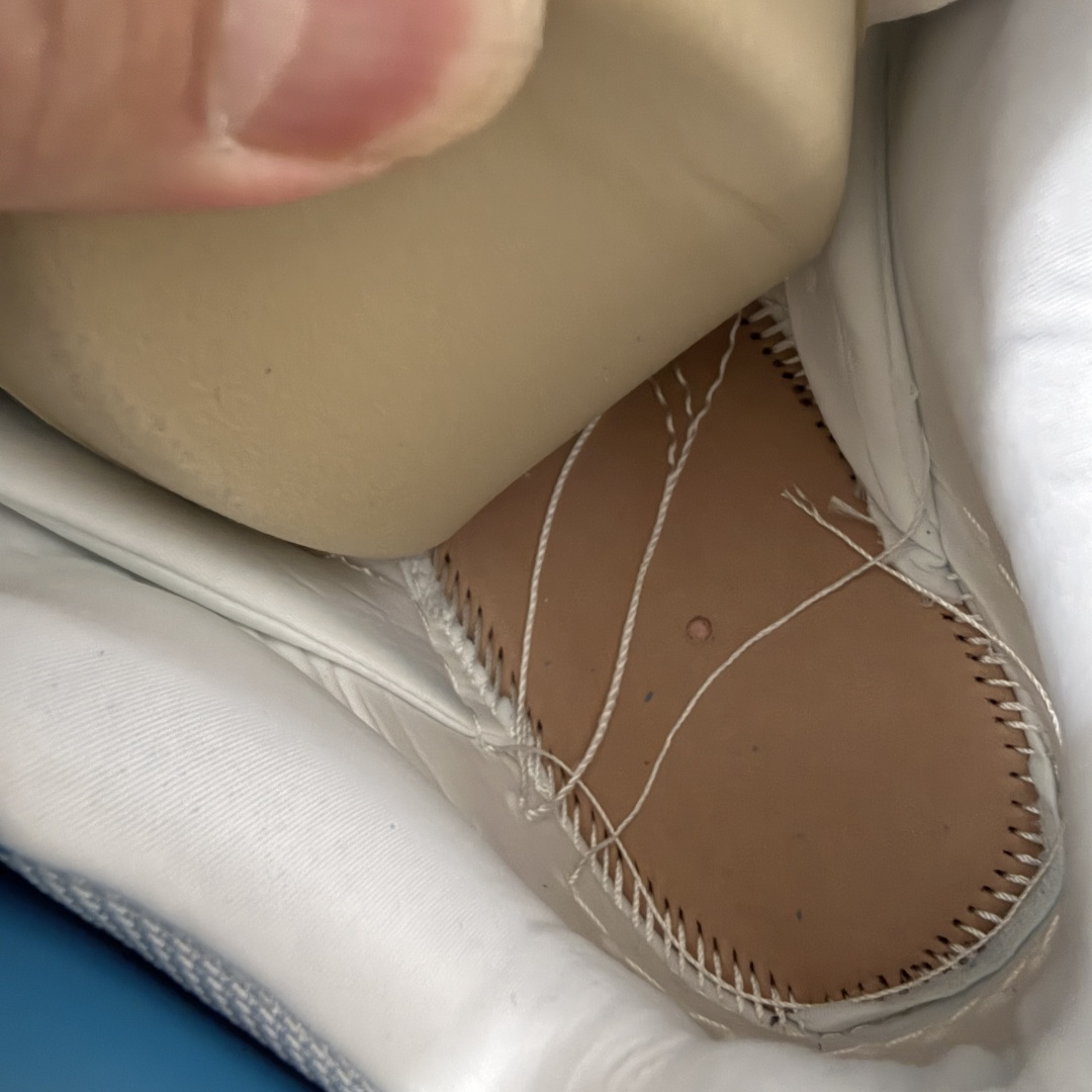 Lanvin Leather Curb Sneakers 浪凡面包鞋 现货 原版1:1开模重工艺制作 面料采用进口牛磨砂
