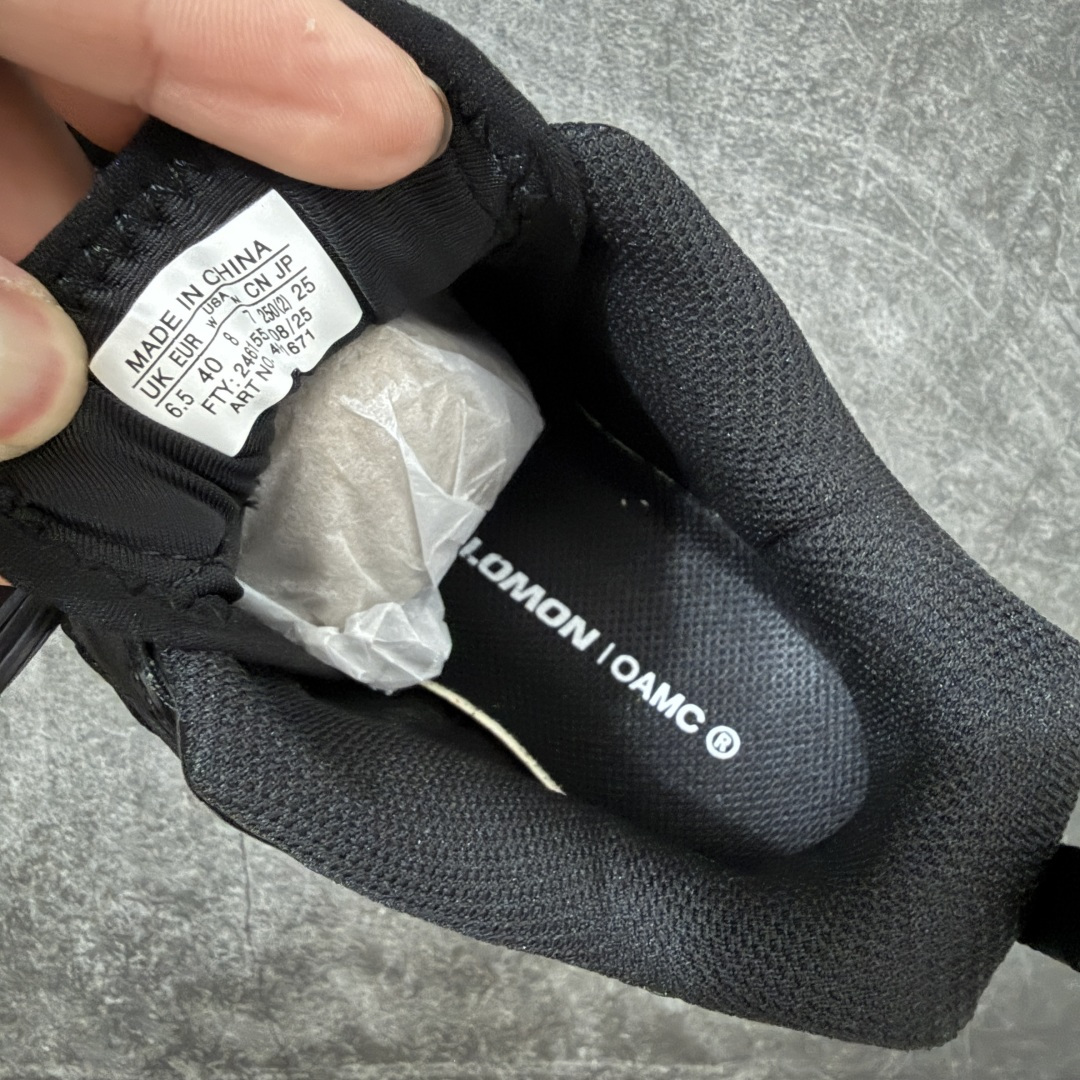 SALOMON萨洛蒙 XT-Quest OAMC 舒适耐用 低帮 跑步鞋 男女同款 黑色  这款萨洛蒙与OAMC的联名款