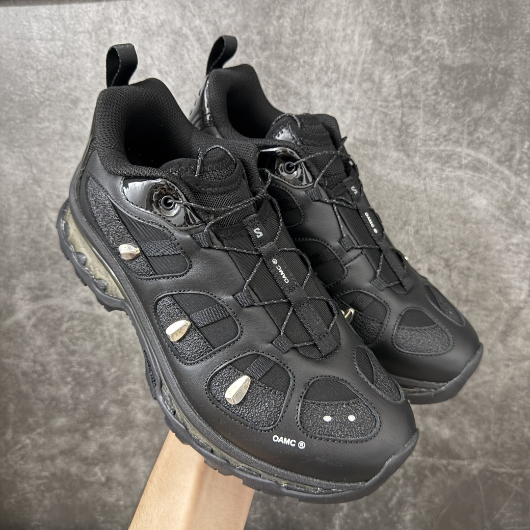 SALOMON萨洛蒙 XT-Quest OAMC 舒适耐用 低帮 跑步鞋 男女同款 黑色  这款萨洛蒙与OAMC的联名款