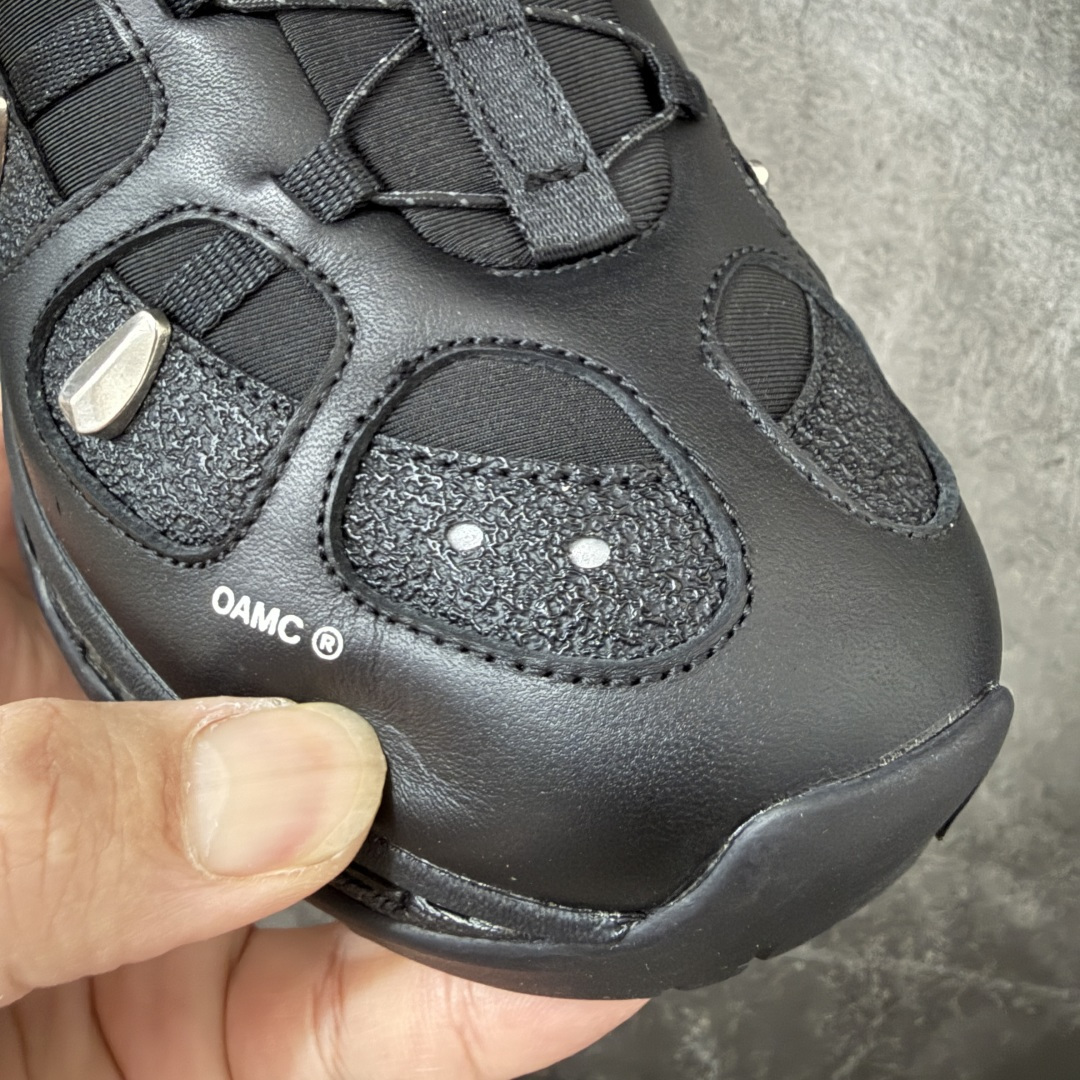 SALOMON萨洛蒙 XT-Quest OAMC 舒适耐用 低帮 跑步鞋 男女同款 黑色  这款萨洛蒙与OAMC的联名款